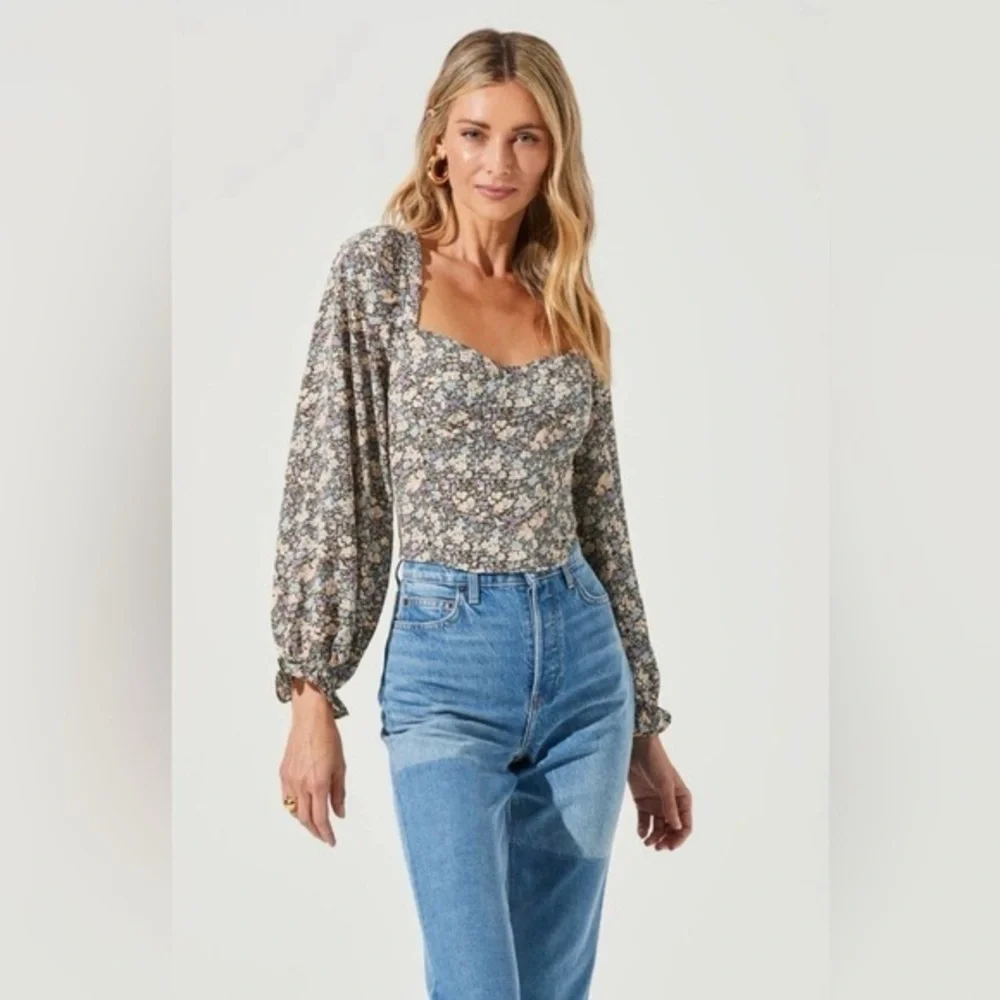 ASTR The Label Floral Smocked Boned Crop Top Large Puff Sleeve